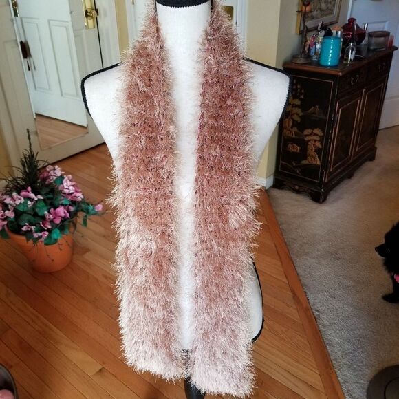 HANDMADE SCARF W/ LASH YARN - Picture 2 of 4